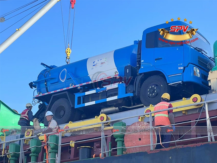 SPV 8,000 Litres Vacuum Truck Loaded on the Vessel